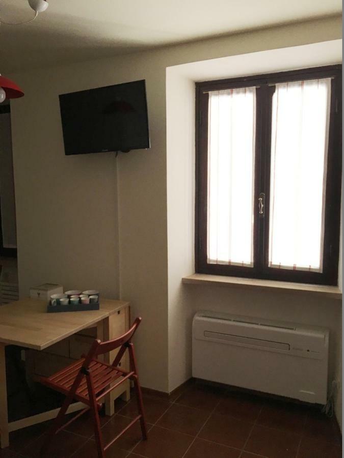 Vicolovolta16 Apartment Torri Del Benaco Bagian luar foto