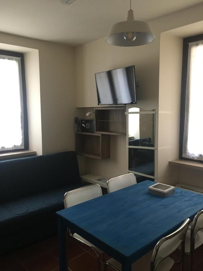 Vicolovolta16 Apartment Torri Del Benaco Bagian luar foto