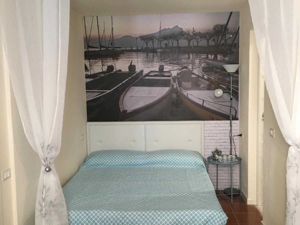 Vicolovolta16 Apartment Torri Del Benaco Bagian luar foto